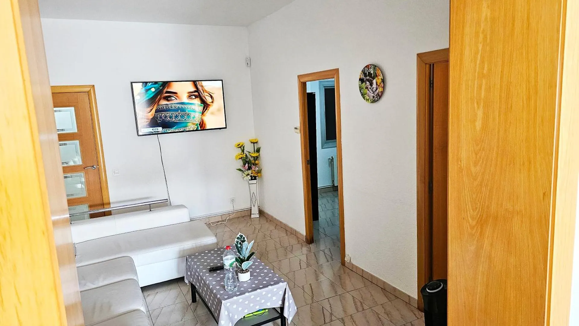3 Bedroom Luxury Apartment In Barcelona contacts